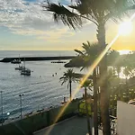 Апарт-отель Sunset Ocean View By Aquamarina